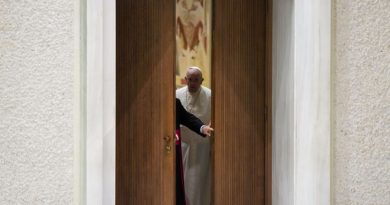 Papa Francisco reconhece problemas de mobilidade ligados a ligamento do joelho inflamado