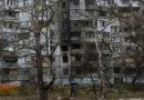 Civis escapam de Kherson após ataques russos em cidade libertada