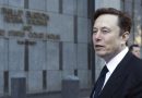 Elon Musk aparece de surpresa quando o julgamento do tweet da Tesla termina