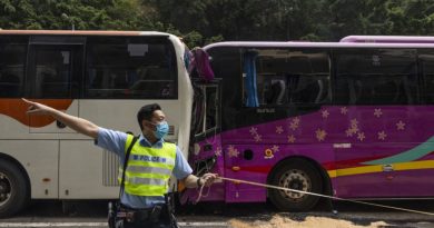 Setenta pessoas ficam feridas em engavetamento de ônibus em Hong Kong