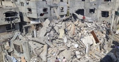 Autoridades dizem que ataques aéreos israelenses em Gaza matam pelo menos 22 pessoas, incluindo um bebê