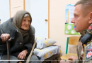 Uma mulher ucraniana de 98 anos caminha 10 km sob bombardeio para escapar dos russos