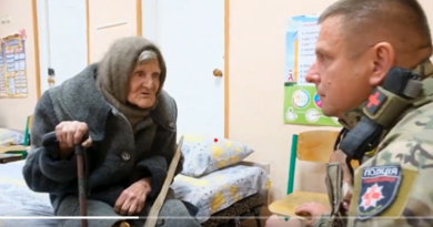 Uma mulher ucraniana de 98 anos caminha 10 km sob bombardeio para escapar dos russos