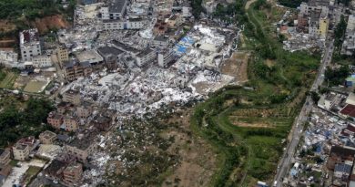Fotos aéreas revelam caminho de devastação após cinco mortos em tornado na China
