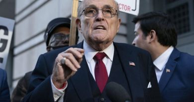 Arizona indicia 18 pessoas por interferência nas eleições de 2020, incluindo Rudy Giuliani