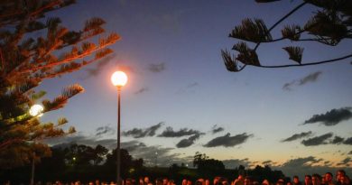 Austrália e Nova Zelândia homenageiam seus mortos na guerra com serviços religiosos na madrugada do Dia Anzac