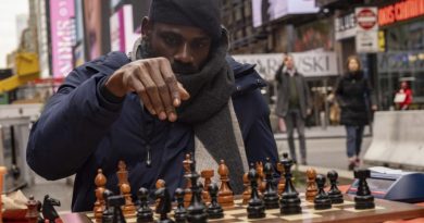 Campeão de xadrez nigeriano joga por 60 horas em novo recorde global