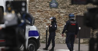 Nenhuma arma foi encontrada depois que a polícia deteve um homem no consulado iraniano em Paris