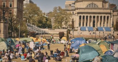 Estudantes manifestantes desafiam prazo da universidade para dissolver acampamento ou enfrentam suspensão
