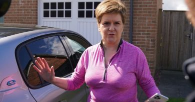 Sturgeon diz que é ‘incrivelmente difícil’ depois que marido é acusado pela polícia