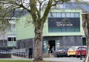 Adolescente é presa após professores e alunos serem esfaqueados em escola galesa
