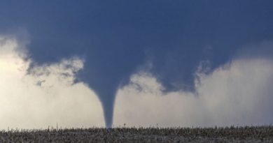 Tornados destroem casas em Nebraska e deixam rastros de danos em Iowa