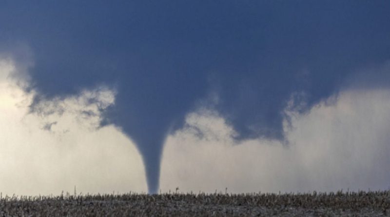 Tornados destroem casas em Nebraska e deixam rastros de danos em Iowa
