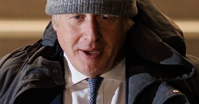 Boris Johnson afastou-se da assembleia de voto depois de esquecer documento de identidade com foto