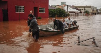 Acredita-se que dezenas de mortos enquanto sul do Brasil é atingido pelas piores chuvas em 80 anos