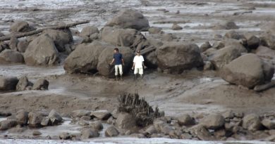 Quinze mortos em inundações repentinas causadas por fortes chuvas e fluxo de lava fria