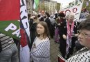 Greta Thunberg entre milhares de pessoas que protestam contra Israel competindo na Eurovisão