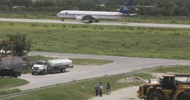 O principal aeroporto do Haiti reabre quase três meses depois que a violência forçou seu fechamento