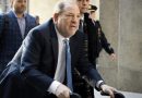 Harvey Weinstein comparece ao tribunal após condenação por estupro em Nova York ser anulada