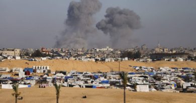Israel lança ataques em Rafah horas depois do Hamas concordar com um cessar-fogo em Gaza