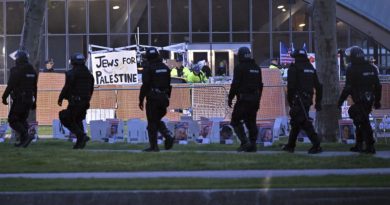 Polícia desmonta acampamento de estudantes pró-Palestina em Massachusetts