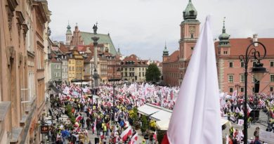 Agricultores polacos marcham em Varsóvia contra as políticas climáticas da UE