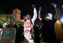 Manifestantes pró-palestinos desafiam ordens da polícia para permanecer no campus dos EUA