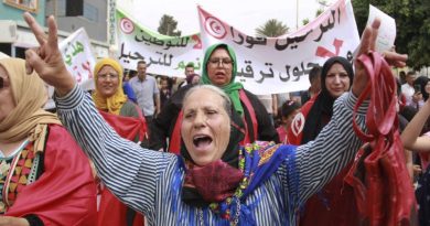 Manifestantes na Tunísia pedem que os migrantes sejam devolvidos aos países de origem