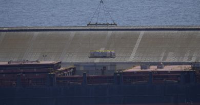 Navio carregado com ajuda rumo ao cais de Gaza construído pelos EUA