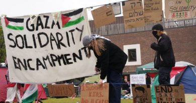 Estudantes que protestam contra a guerra em Gaza perturbam os dias abertos de Cambridge