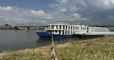 Dois mortos e cinco desaparecidos após colisão de barco no Danúbio na Hungria